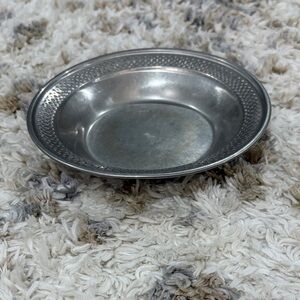Elegant Silver-Toned Decorative Plate